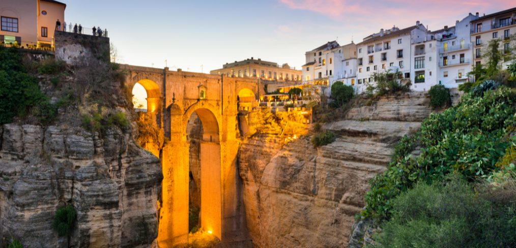 tajo ronda iluminado
